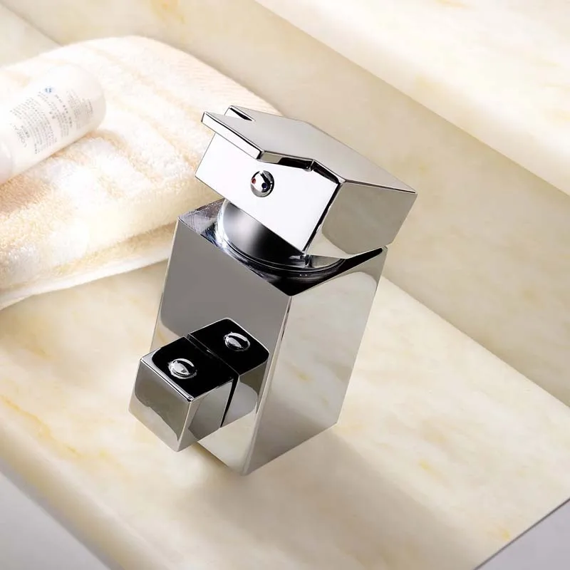 Deck-Mounted-Single-Handle-Waterfall-Bathroom-Bathtub-Faucet-with-Hand-Shower-Chrome-Finished-Hot-and-Cold (1)