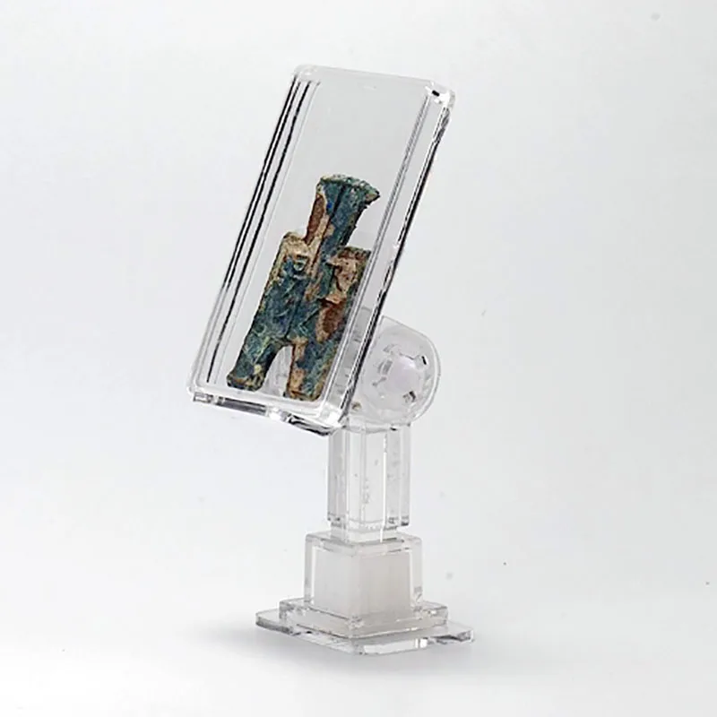 

Display stand for slabs and gifts banknotes showing shelf