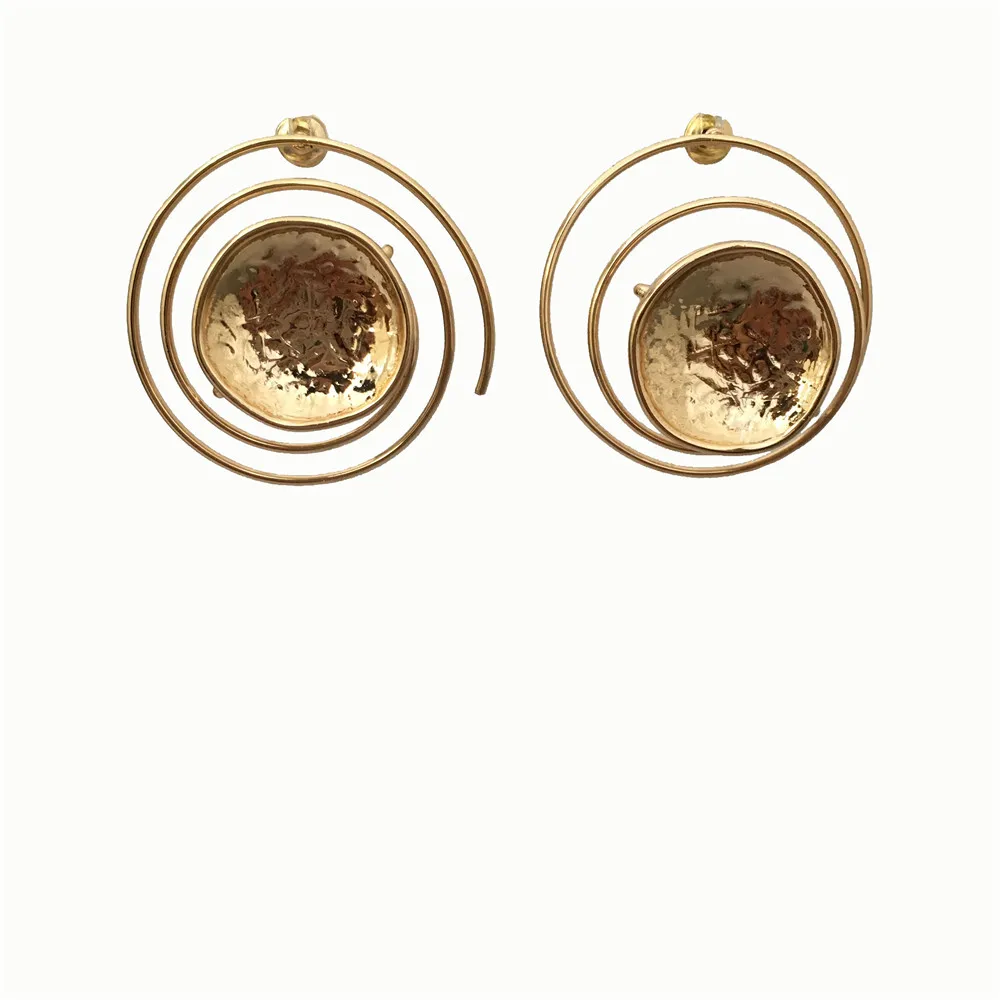 

Trendy gold plating large spring with round disc stud earring
