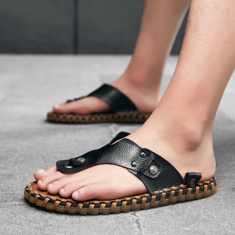 

2019 summer new fashion dual-use switch men's sandals and slippers trend gentleman PU leather clip herringbone flip-flops