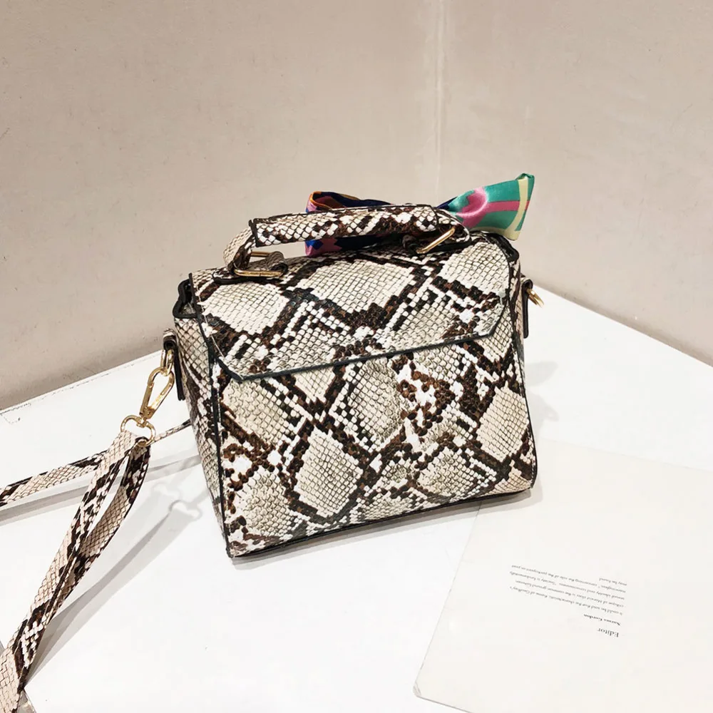 Retro Serpentine Chain Round Crossbody Bags for Women Handbags Printed Small PU Leather Shoulder Bag Female Snake Messenger Bag Retro Serpentine Chain Round Crossbody Bags for Women Handbags Printed Small PU Leather Shoulder Bag Female Snake Messenger Bag