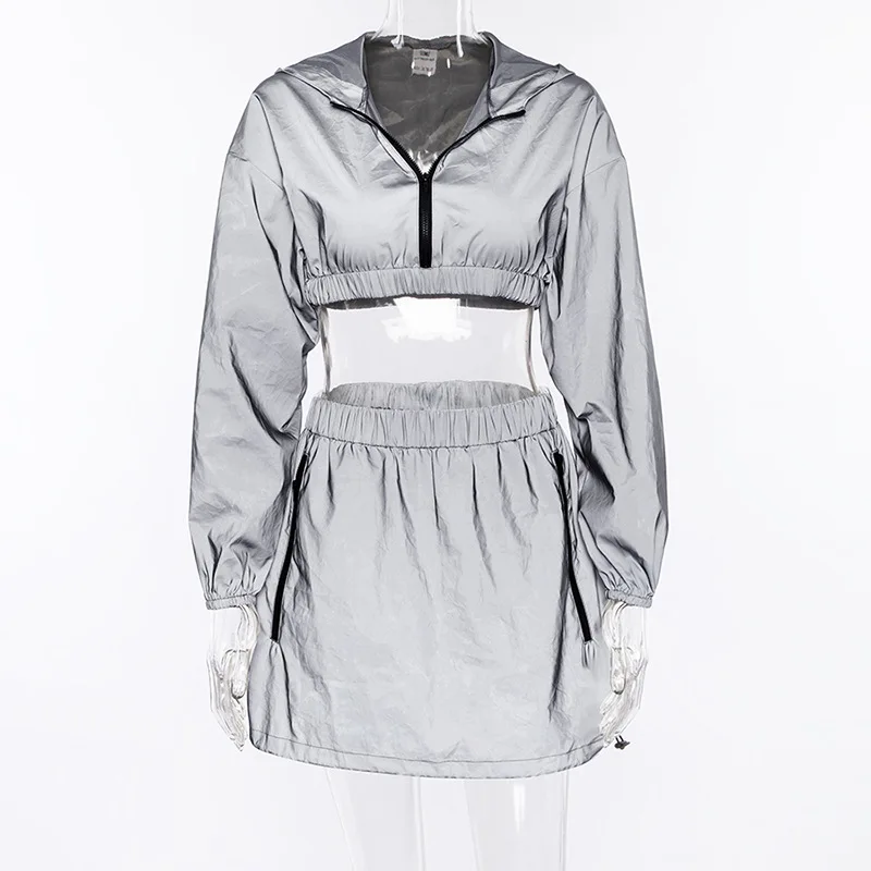 Модный светоотражающий спортивный костюм, укороченный топ, комплект из 2 предметов, на молнии, с длинным рукавом, с капюшоном, куртка, мини юбка, комплект для женщин, зимняя уличная одежда