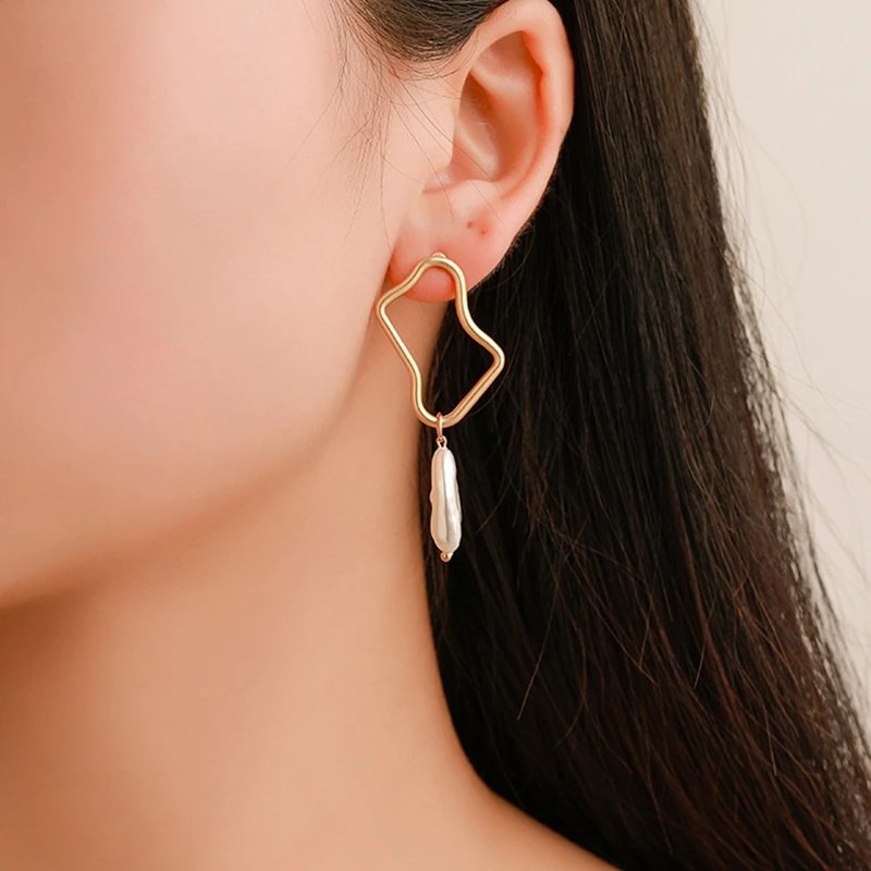 

2019 new fashion geometric pearl earrings ladies metal earrings simple irregular ladies earrings jewelry