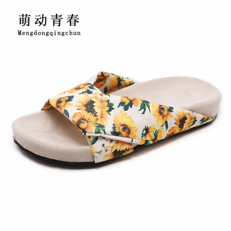 

2018 Women Flat Heel Slippers Fashion Platform Summer Beach Female Flat Heels Slides Women Cloth Flower Slippers