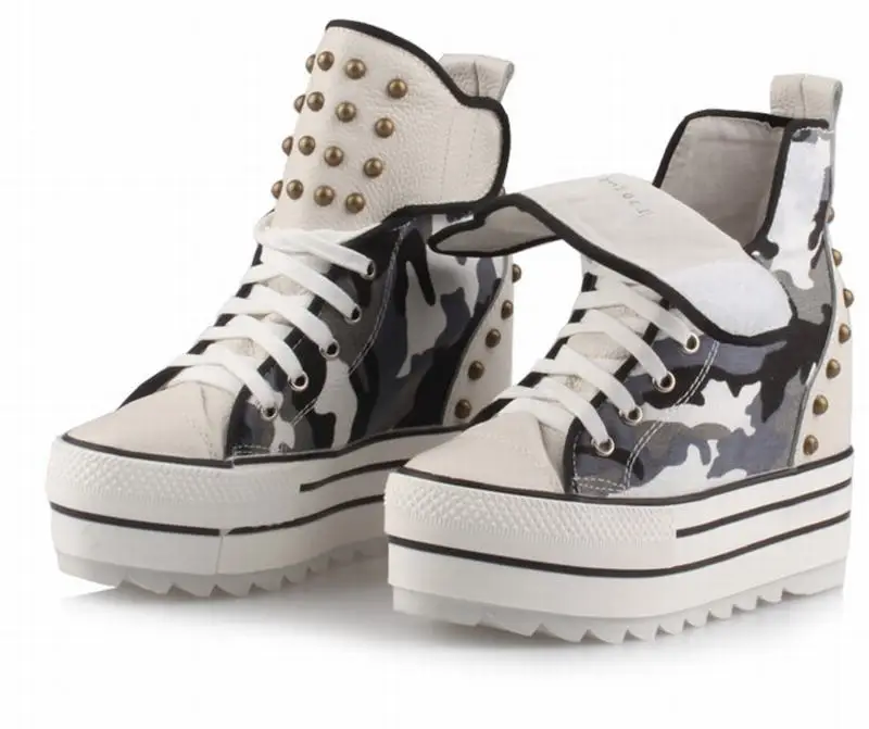 Женские ботильоны на шнуровке с заклепками в стиле панк камуфляжная парусиновая повседневная обувь на толстой подошве, увеличивающая рост ботинки из натуральной кожи - Цвет: white