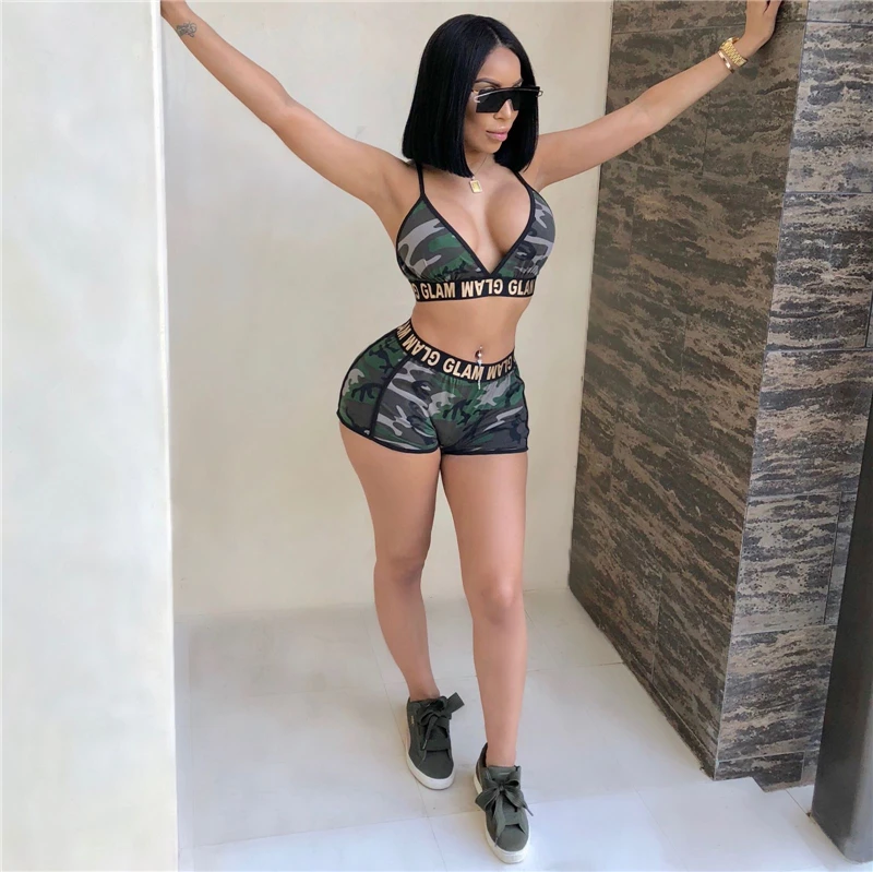 (4)