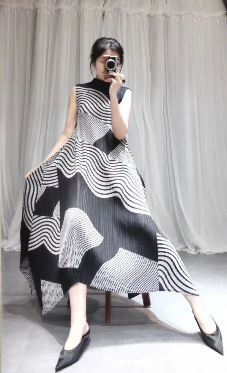 

FREE SHIPPING Miyake Fold geometric print stand neck sleeveless big A-Line dress IN STOCK