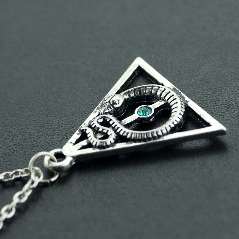 "GreenTriangle" - Triangle snake necklace 1 "GreenTriangle" - Triangle snake necklace 1