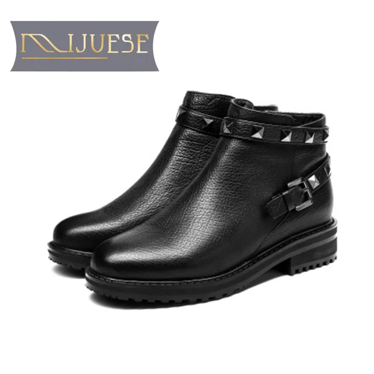 

MLJUESE 2019 women ankle boots cow leather Black color rivets zippers winter short plush low heels women martin boots size 40