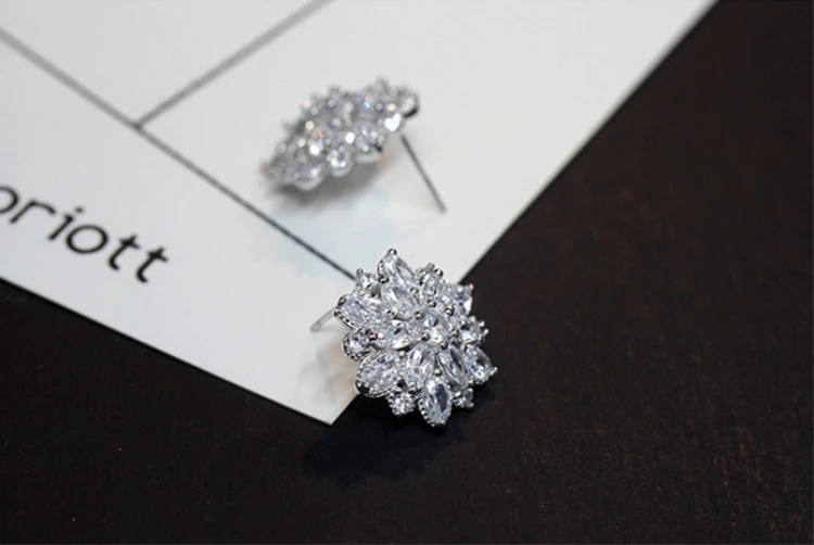 3754076338_823318017