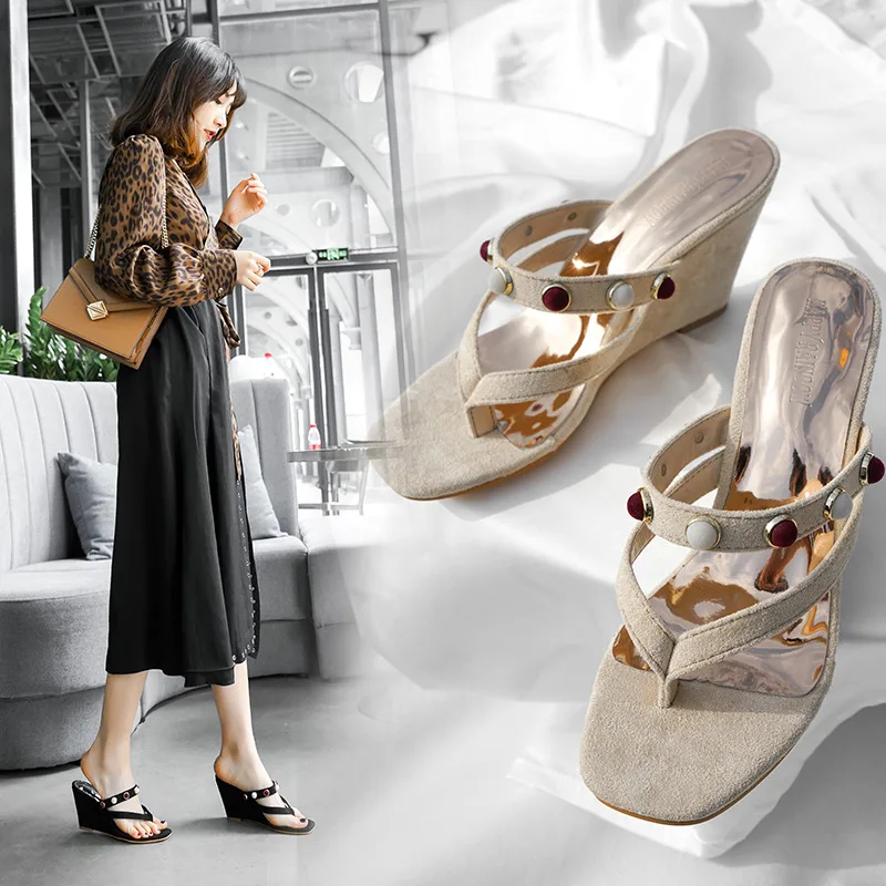 

2019 New Flip Flops Women Summer High Heel Outside Slippers Luxury Shoes Women Designers Ladies Casual Slippers Women Hot Sale