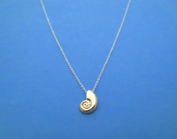 N066 Gold Silver Seashell Necklace Ariel Voice Shell Necklace Spiral Swirl Sea Snail Necklace Ocean Beach Conch Necklaces
