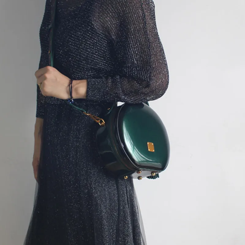 

Lady Handbags Women Messenger Black Bags Genuine Leather Circular Cowhide Ladies Mini Patent Leather Bright Surface Party Bag