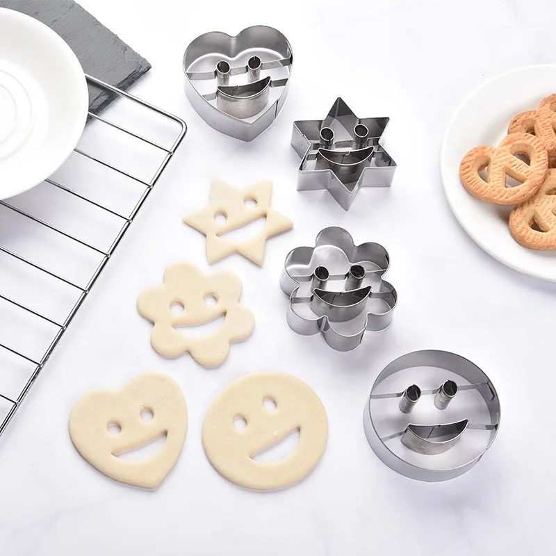 

4pcs/set Round Smile Flower Star Heart Cookie Cutter Biscuit Mould Cake Decorating Tools Stainless Steel Bakeware Molds Fruit