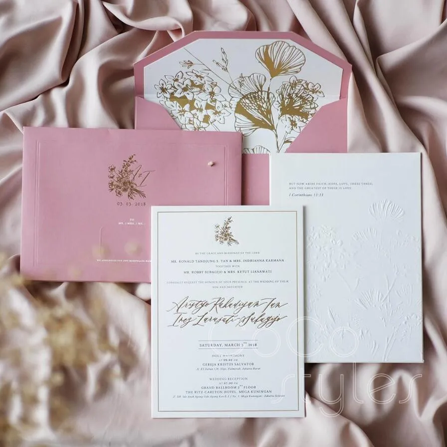 Cocostyles custom generous debossing invitation card with gold foiling liner envelope for fantasy wedding party | Дом и сад