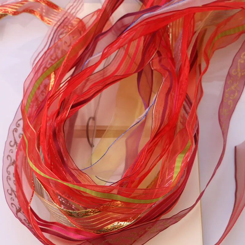 

Random 20yard 1-5 cm wire edge red metal ribbon narrow ribbon in the middle seam.