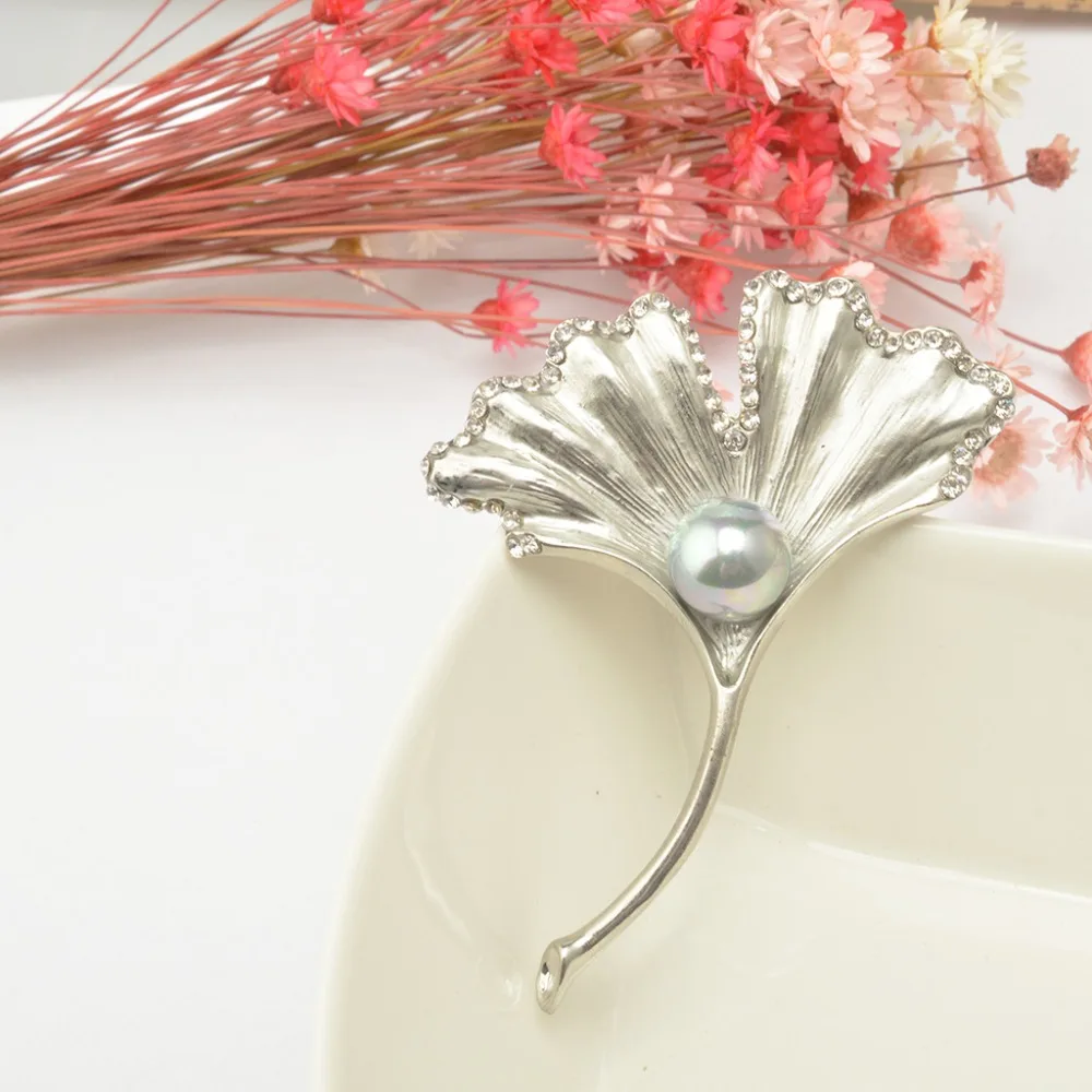 Fashion-Leaf-Rhinestone-Brooches-For-Female-Designer-Pearl-Brooch-Broches-Brosh-Women-Brooch-Collar-Pin-Pesca (4)