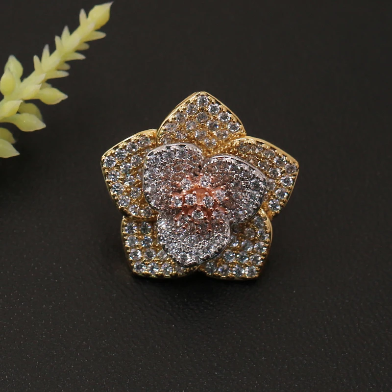 

Lanyika Fashion Jewelry Graceful Lucky Flower Micro Paved Brooch Pin for Engagement Banquet Party Luxury Bridal Best Gift