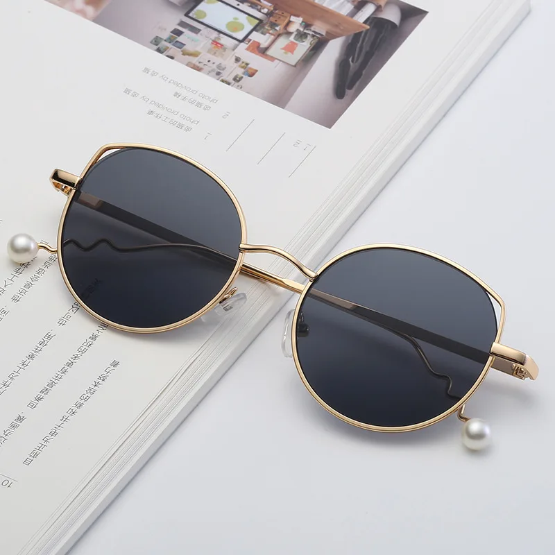 

2019 Ladies Sexy Pearl Eyebrow cat Sunglasses Round Women Metal Frame UV400 Brand Glasses Designer Fashion Female Shades FML