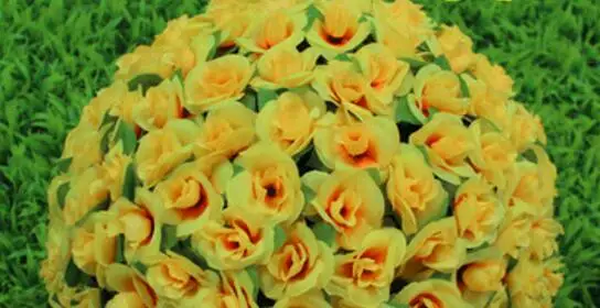 Lastest Мода 50 см(19,6 дюймов) романтическая Имитация Зеленый лист Роза целование шар Цветок из искусственного шелка для свадебной вечеринки декор - Цвет: Цвет: желтый