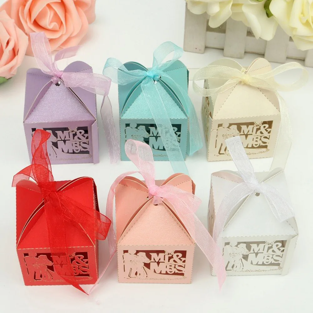

50pcs/Pack DIY Bride and Bridegroom Laser Cut Candy Gift Box with Ribbon Wedding Parties Favors Decorations Accessories