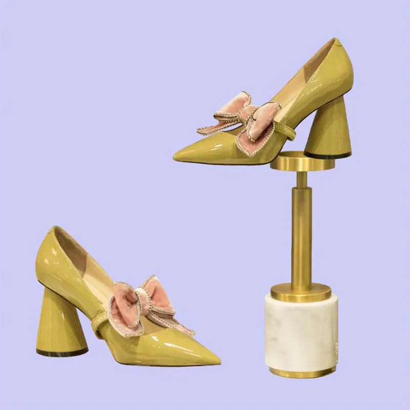 Женские пикантные туфли-лодочки с острым носком; цвет желтый, черный; кожаные вечерние туфли под вечернее платье; женские туфли с большим бантом на высоком каблуке; стилеты на День святого Валентина
