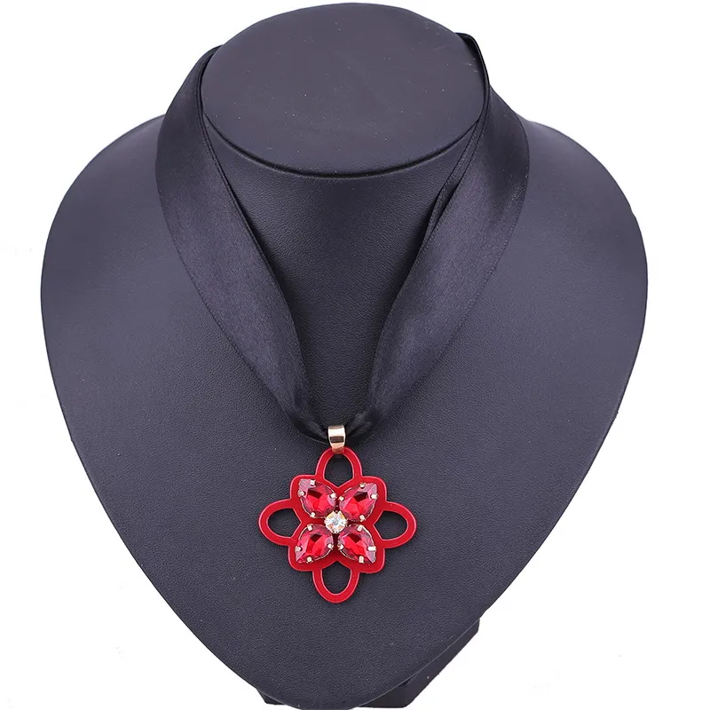 Choker red