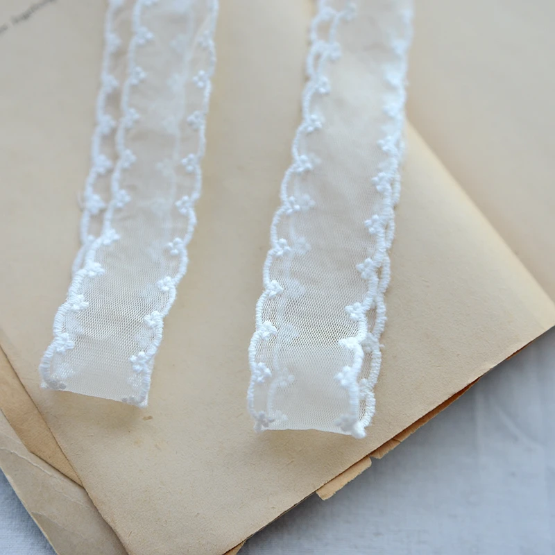 

Lace accessories Small and pure and fresh rice white net cloth embroidery lace Eva garment fabric material 3 cm wide f996