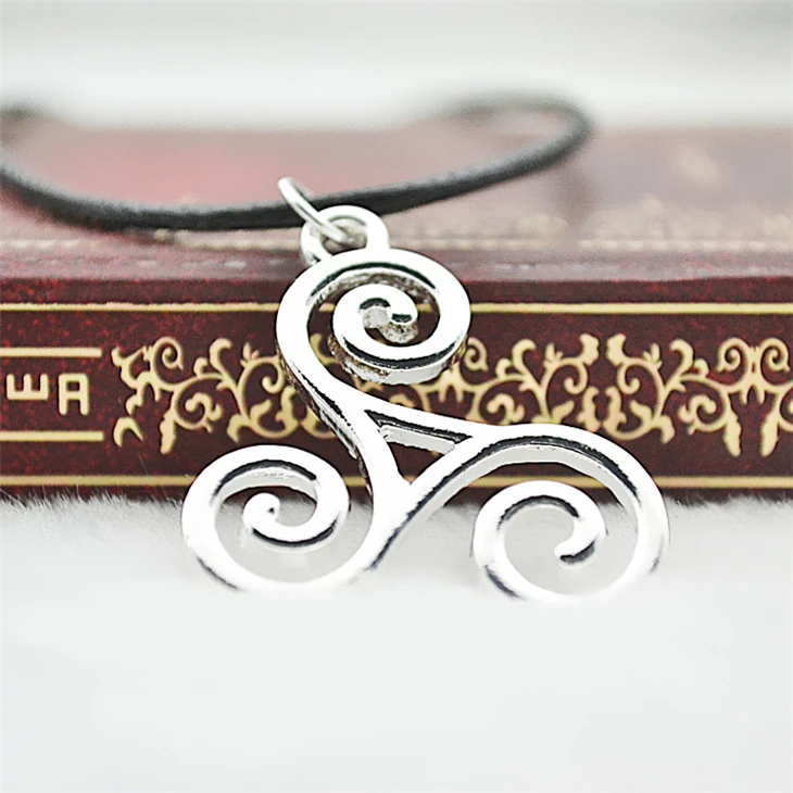 

Teen Wolf Necklace Triskele Triskelion Irish Symbol Allison Argent Triple Spiral Silver Pendant Fashion Trinity Celtics Christian Jewelry Men Women Wholesale