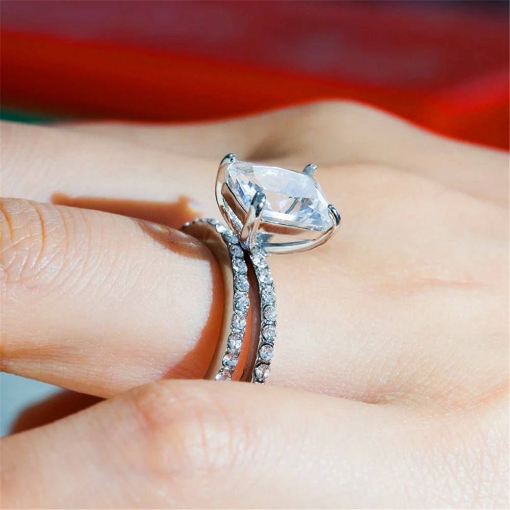 

Loredana Ladies luxury oversized zircon ring exquisite workmanship.Gorgeous ornament radiant fashion wedding first choice