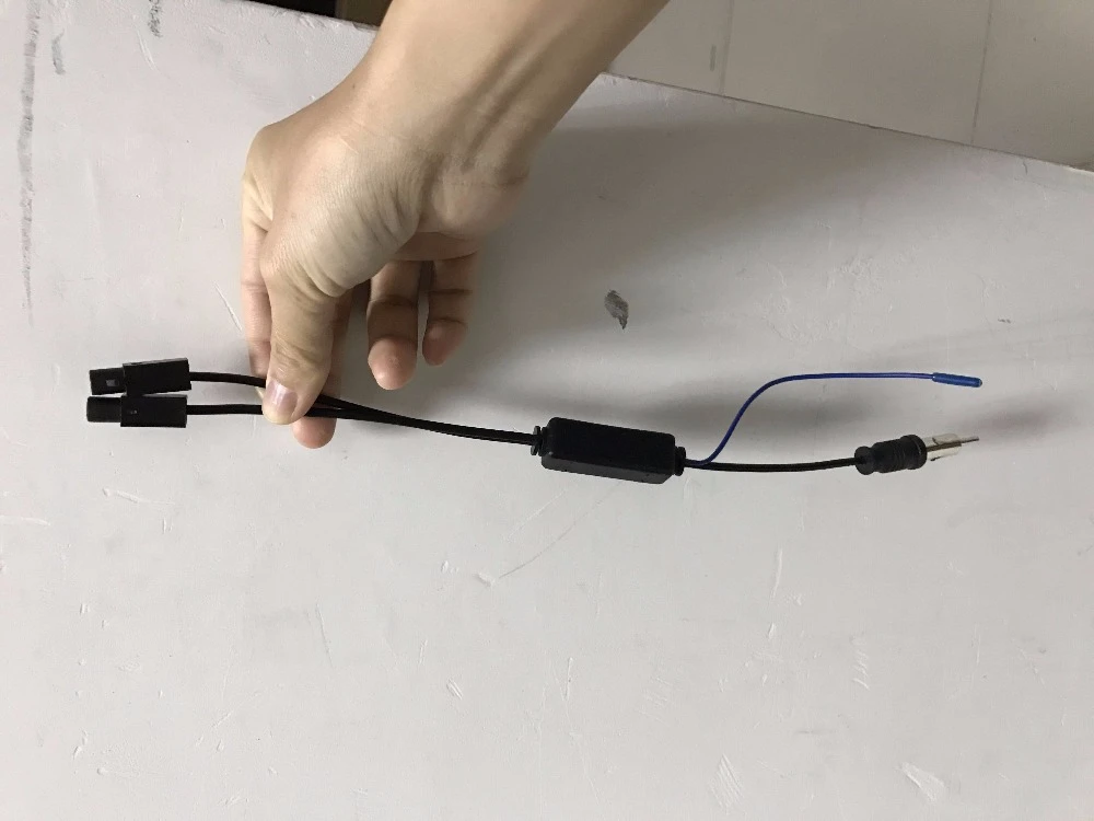 

Car Monitor dual-head antenna only fits for our store car DVD players stereo which needs it Ossuret brand