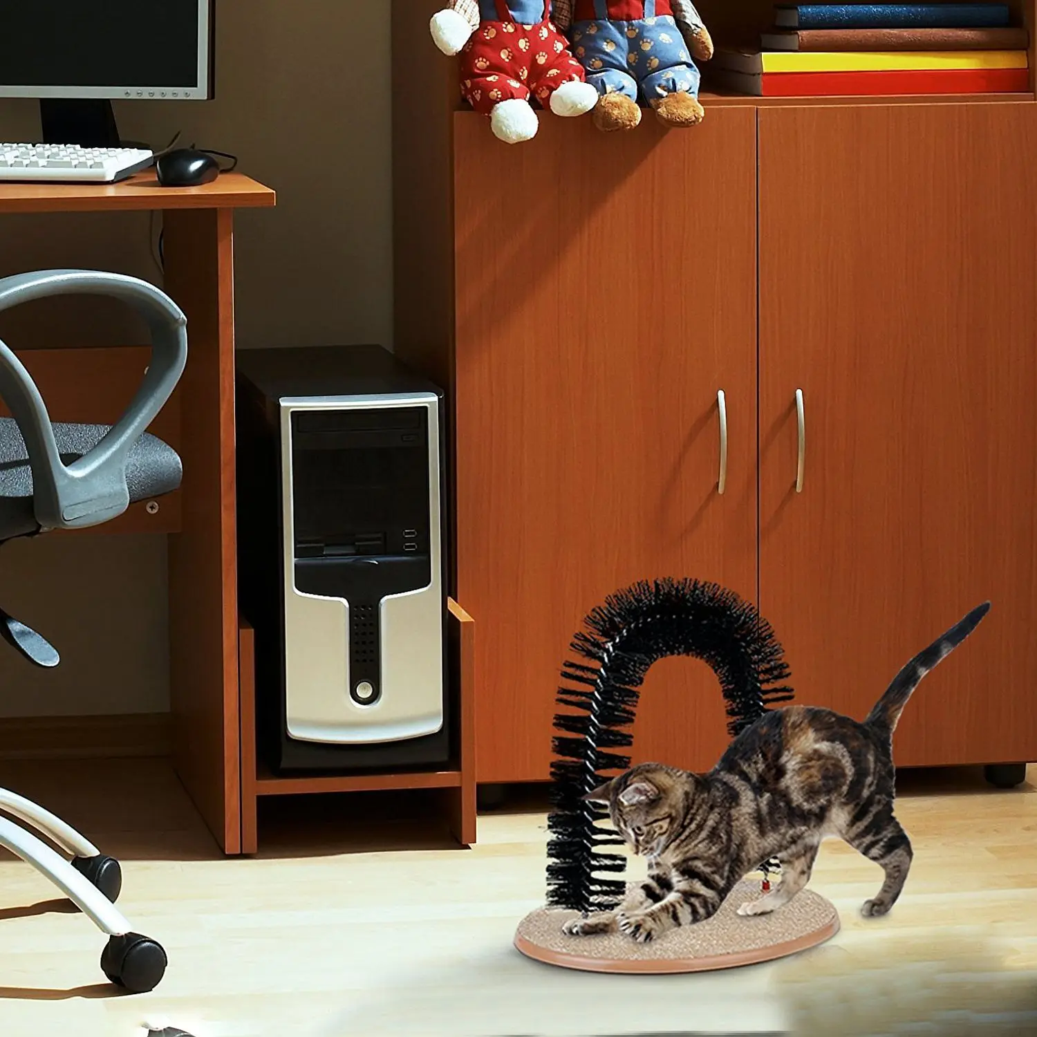Good Arch Pet Cat Self Groomer With Round Fleece Base Cat Toy Brush Toys For Pets Scratching Devices Good Arch Pet Cat Self Groomer With Round Fleece Base Cat Toy Brush Toys For Pets Scratching Devices