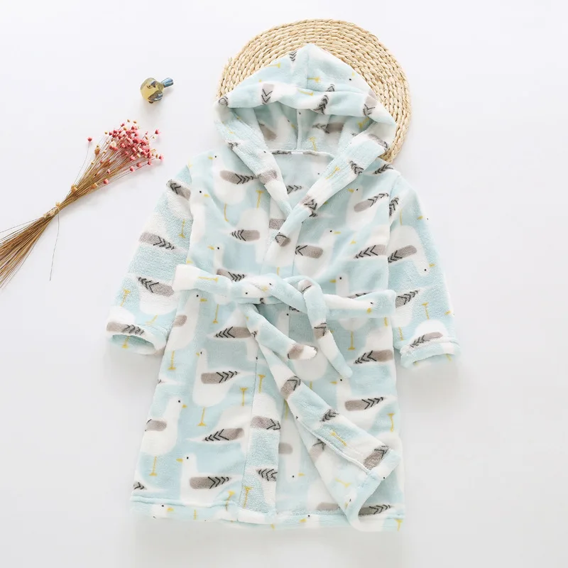 Новое поступление, 18 цветов, зимние фланелевые пижамы для маленьких девочек теплая одежда для сна с капюшоном и рисунком для мальчиков детские вельветовые халаты кораллового цвета - Цвет: 11