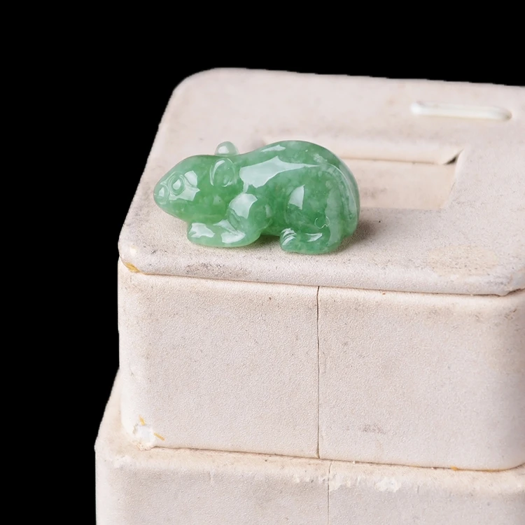 

Natural old pit ice mouse pendant Myanmar A cargo bean green zodiac mouse pendant to send a certificate