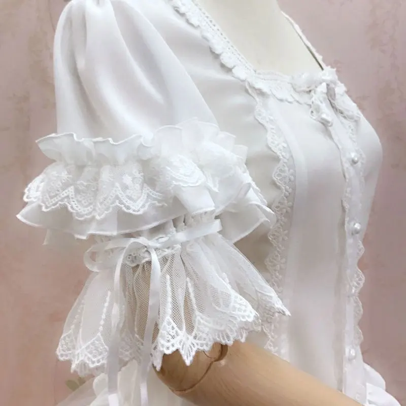 Новая женская белая блузка с расклешенными рукавами, милая рубашка на пуговицах с квадратным воротником от Yiliya
