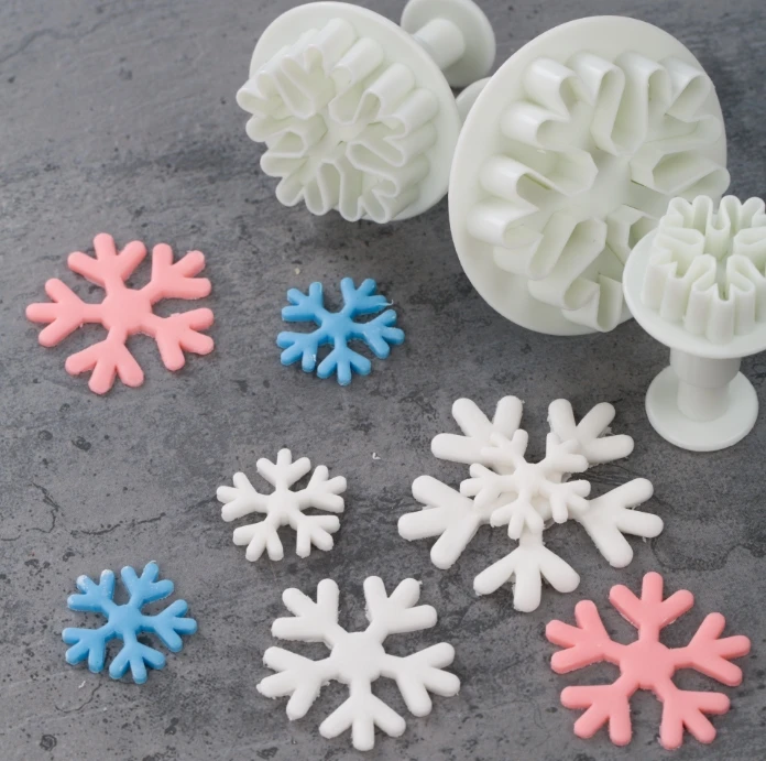 

3PCS Snow Shape Plastic Baking Mold,Kitchen Biscuit Cookie Cutter Pastry,Plunger Die Fondant Cake Decorating Tools Accessories