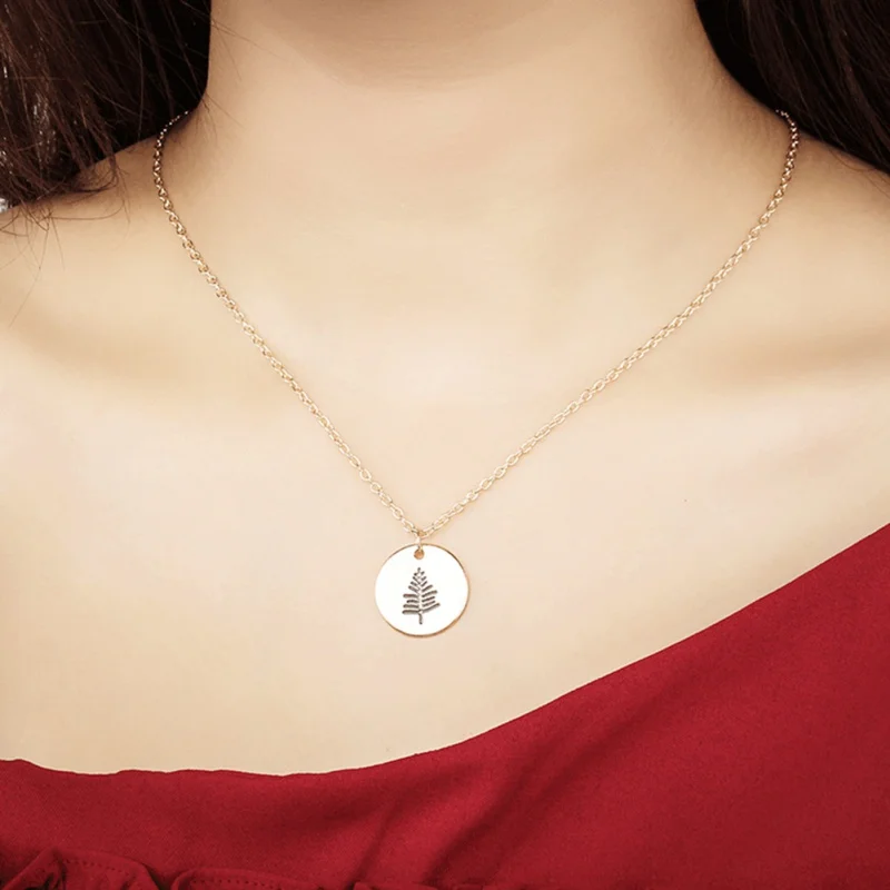 

New Fashion Women Simple Necklace Jewelry A Tree Three-dimensional Carved Wafer Pendant Female Necklace For Girls