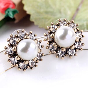 

Wing Yuk Tak Direct Selling Trendy Unisex Lucite Brincos Fashion New Design Ol Flower Stud Earrings For Woman Christmas Gift