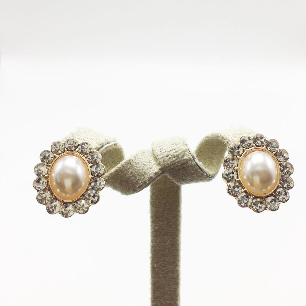

Jewelry New Brand Design Pearl and Crystal Stud Earrings For Women New Accessories Wholesale