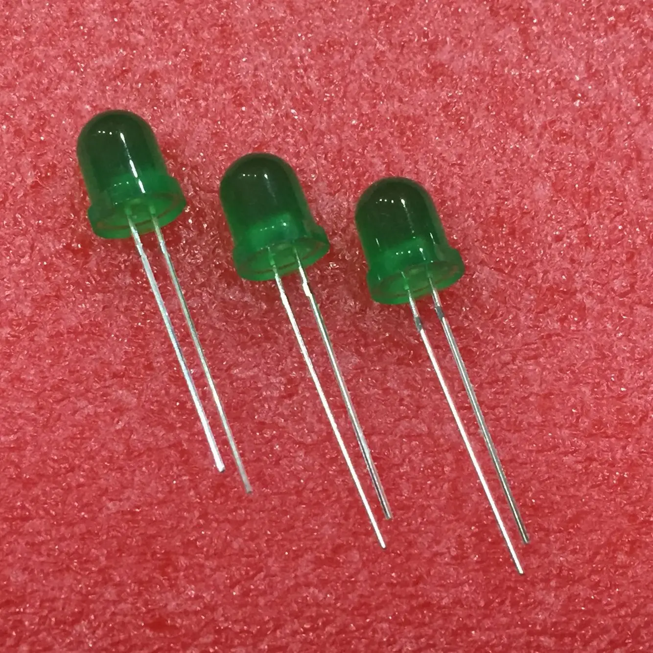 50pcs 8mm LED DIP Green Diode Light Diffused Round Top 20mA 2V Wide