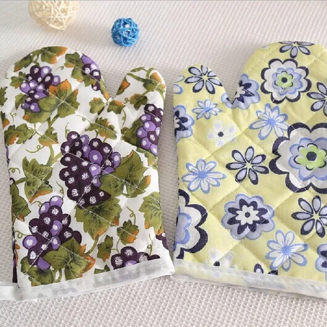 Best Price Practical 1Pc Cute Cartoon Kitchen Cooking Microwave Oven Mitt Insulated Non-Slip Glove Kitchen Accessory Style Random