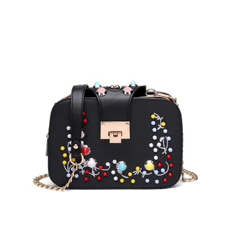 

2018 New Solid rivet Fashion Shoulder Messenger Bag Leisure Lock Bags Ms. Small square package