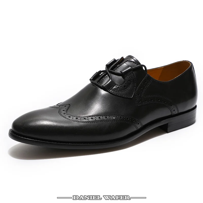 Роскошные мужские кожаные туфли на шнуровке; обувь для офиса и работы; черные официальные броги с острым носком; оксфорды; свадебные туфли для мужчин; коллекция года - Цвет: BLACK