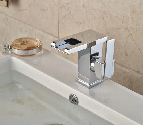 

Contemporary Basin Faucet Single Handle Chrome Finished Bathroom Vessel Mixer Tap
