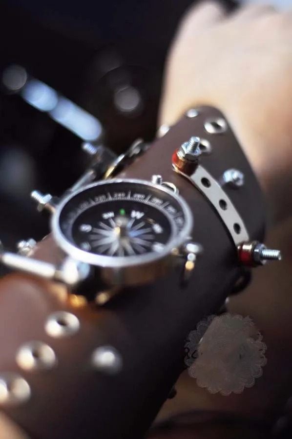 

Movie Punk Cosplay Sleeves Prop Devil Breaker Nero Cosplay Gloves Figure Model Toys Gift Halloween Props Drop Ship