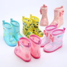 Новые резиновые ПВХ резиновые сапоги для детей Детская мультяшная обувь детская водонепроницаемая обувь Водонепроницаемый Радужный цвет, яркая расцветка модное классическое детское балетки на плоской подошве; Туфли