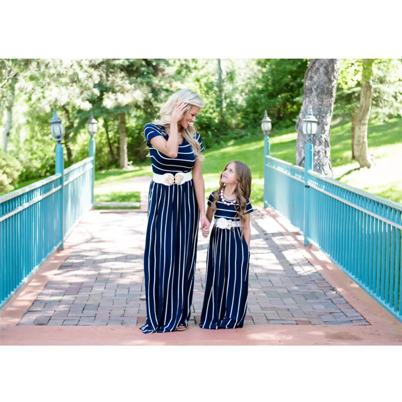 MOMMY and me/одежда г. sunmmer/модное одинаковое платье для мамы и дочки рождественские Семейные платья для девочек