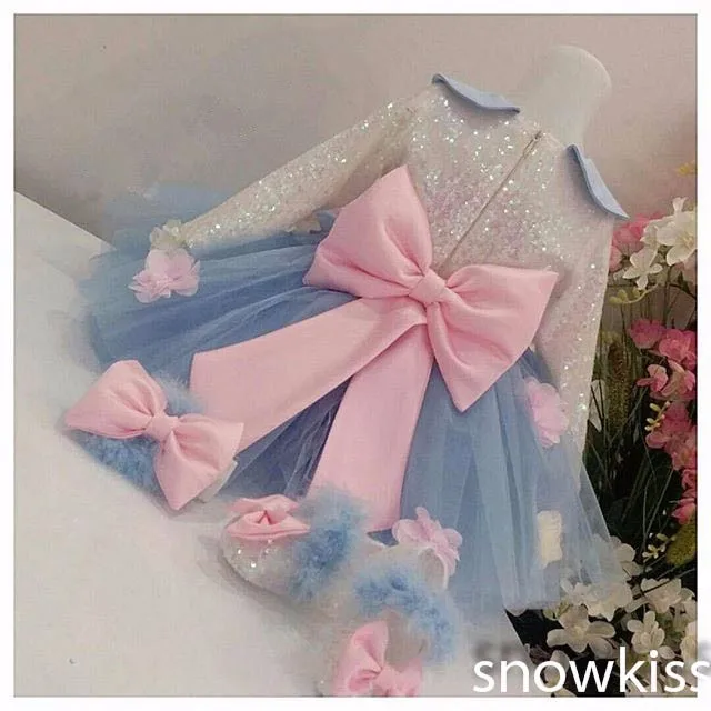 Милые светло-голубой цвет с длинными рукавами Scoop Neck цветочные платья для девочек короткие блестками Тюль Бальные платья с бантом для