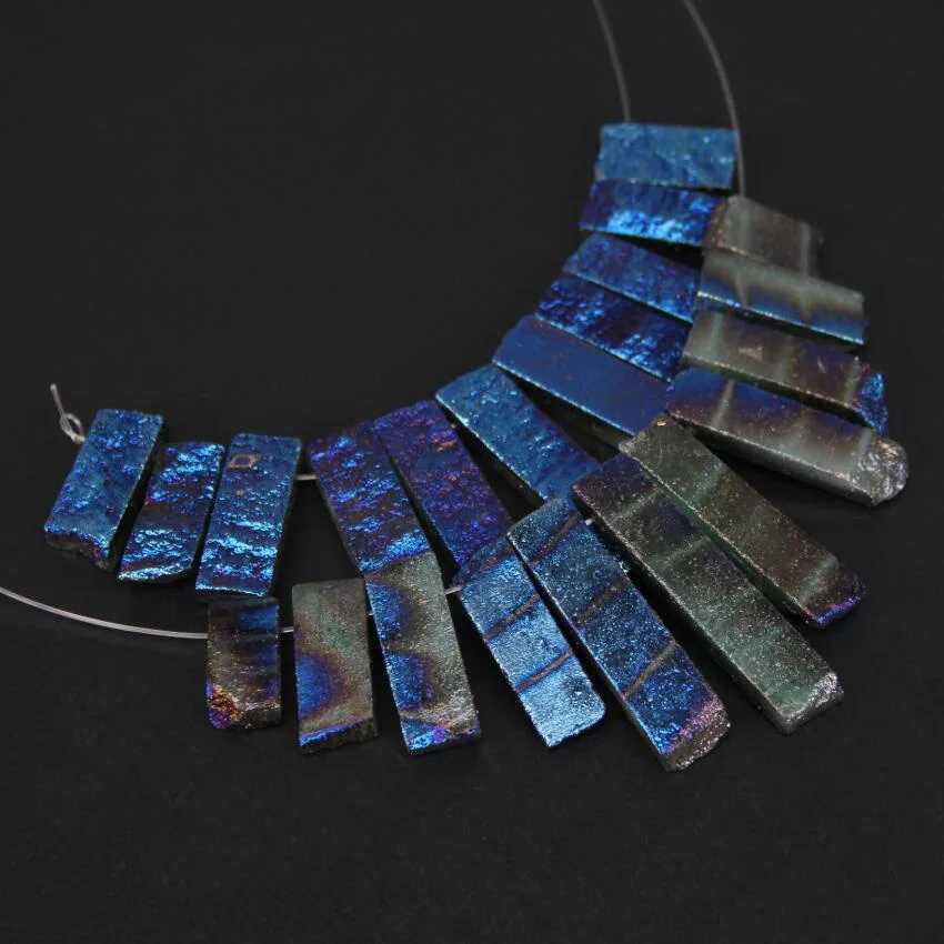 11pcs/str Blue Coated Red Aventurine Natural Stone Slice Beads Pendant,Rough Gems Top Drilled Graduated Tusk Spikes DIY Necklace