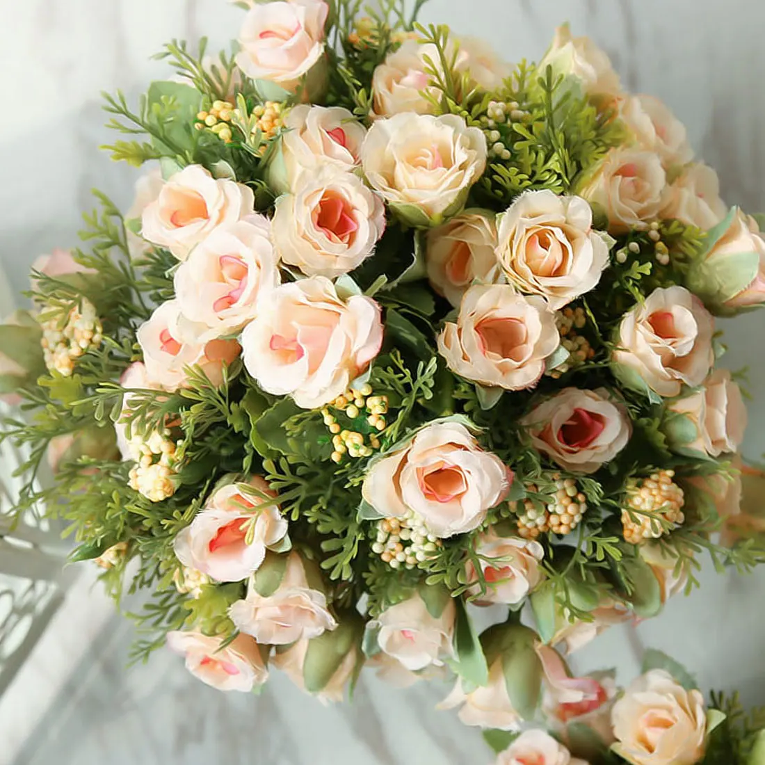127 20 De Réduction13 Têtesbouquet Petit Bourgeon Soie Roses Simulation Fleurs Vert Feuilles Maison Vases Decora Pour Décoration De Mariage